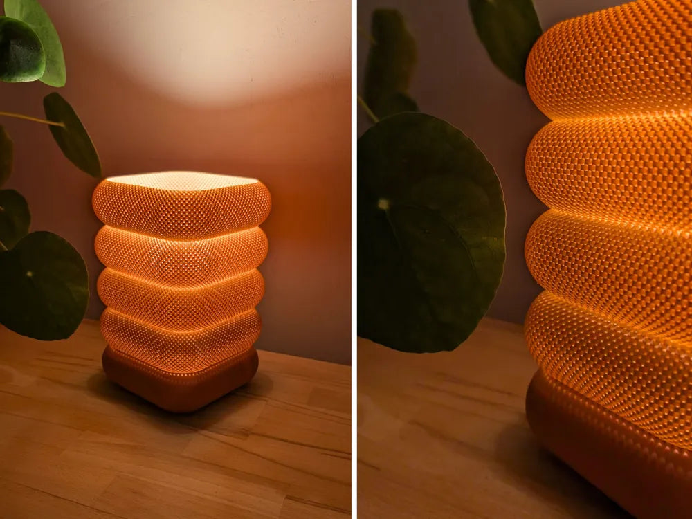 La Lampe à Poser "Strata-Glow" — Design Texturé Empilé