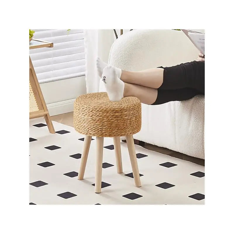 Naturora® Round Seagrass Ottoman – Handwoven Hyacinth Footstool with Solid Wood Legs for Living Room, Balcony & Garden