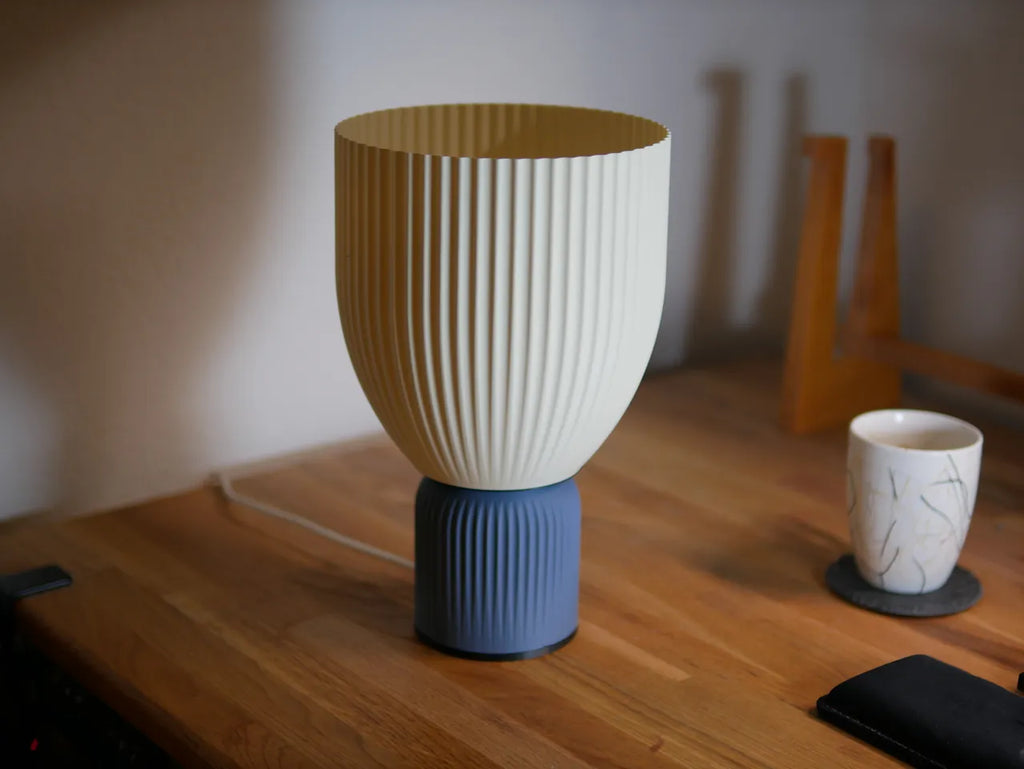 La Lampe de Table "Lumina-Wave" — Design Cannelé